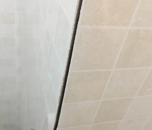 南部瓷砖空鼓维修公司分享阳台瓷砖脱落的修复过程可以分为以下几个步骤